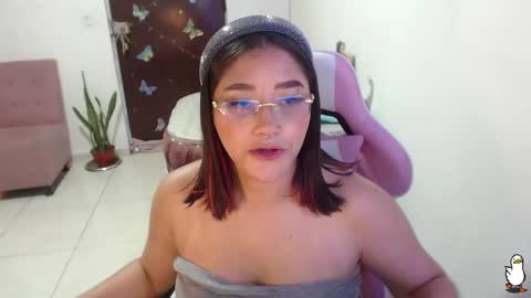 Snapshot of littleangelx_m chatting on February 25, 12:58 am Daniela online show from February 25, 12:58 am