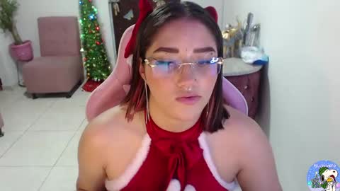 Snapshot of littleangelx_m chatting on December 18, 10:02 pm Daniela online show from December 18, 10:02 pm