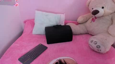 Snapshot of littlearii chatting on September 13, 8:00 pm Ari online show from September 13, 8:00 pm