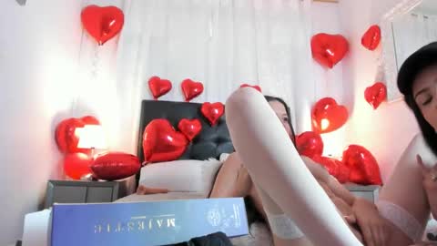 Snapshot of littlearii chatting on February 15, 10:10 pm Ari online show from February 15, 10:10 pm