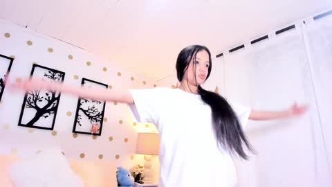 Snapshot of littlearii chatting on February 4, 8:59 pm Ari online show from February 4, 8:59 pm