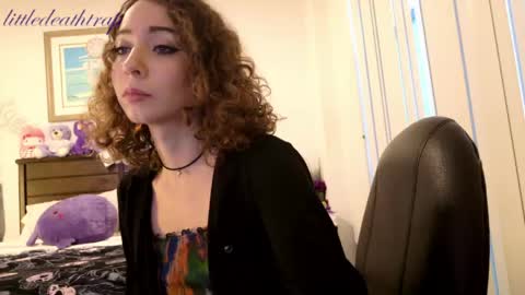 littledeathtrap online show from April 11, 11:42 pm