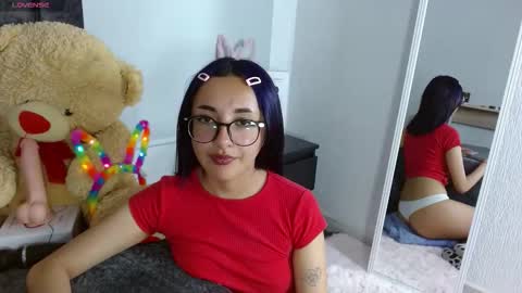 Snapshot of littlee__bunny chatting on September 9, 1:33 pm your little bunny online show from September 9, 1:33 pm