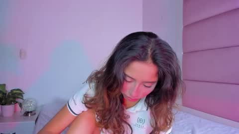 littlee_emma_ online show from October 4, 4:32 am