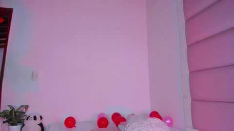 littlee_emma_ online show from September 24, 3:57 am