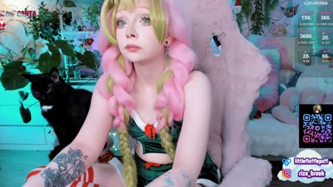 Snapshot of littleflufflepuff chatting on December 26, 2:22 am Riza Riri Puff online show from December 26, 2:22 am