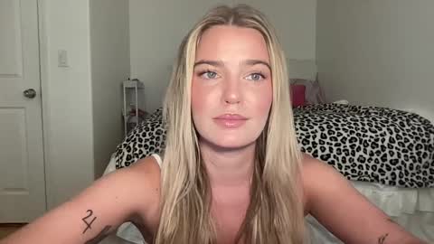 Snapshot of littlemaryjane19 chatting on September 17, 8:23 pm Marciabrady online show from September 17, 8:23 pm