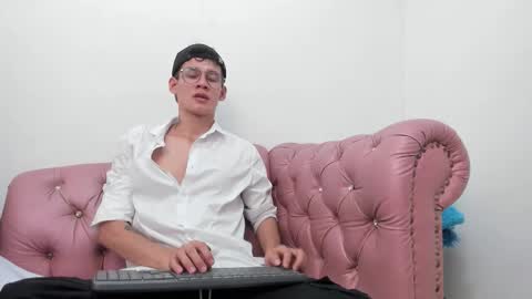 MAX online show from October 15, 5:54 am