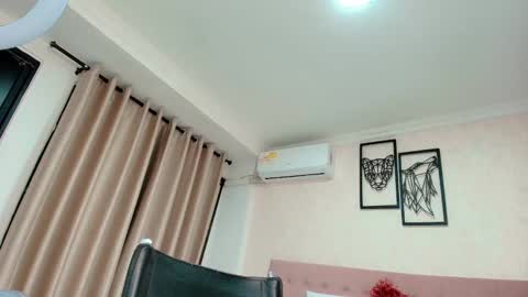 Sarahs Room online show from March 1, 3:43 am