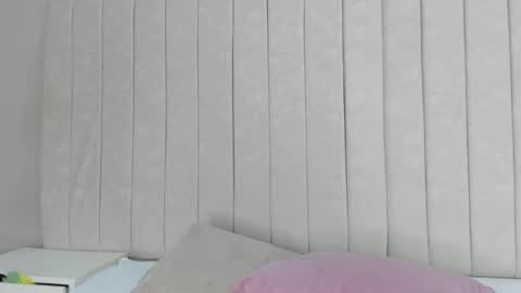 Snapshot of littleoliviia_ chatting on February 17, 1:00 pm im olivia IG littleolivia01 online show from February 17, 1:00 pm