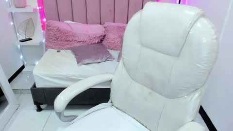 Snapshot of littlesofii chatting on September 10, 10:00 pm sofii online show from September 10, 10:00 pm