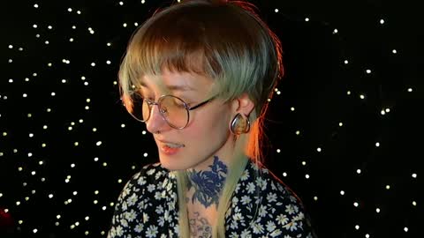 Snapshot of littlespacemouse chatting on December 21, 2:14 pm Niki free tg channel with some photos gifs and info about streams online show from December 21, 2:14 pm