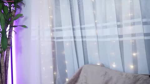 littletammy_ online show from October 4, 2:26 pm