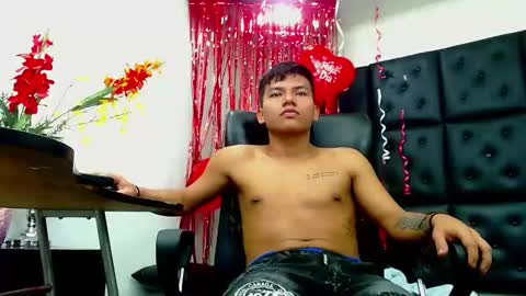 littletommy01 online show from February 16, 3:26 am