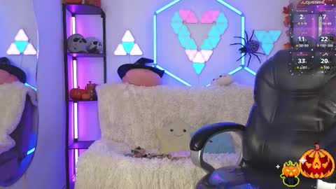 littlevixen18 online show from October 16, 2:38 pm