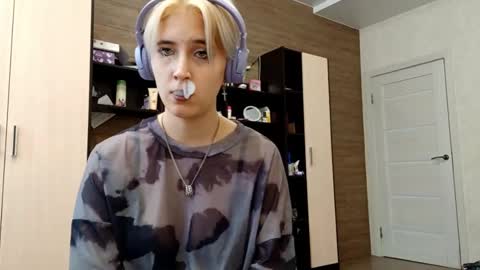 Nora online show from September 11, 2:29 pm