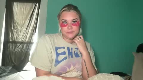 Livvy online show from October 16, 1:44 pm