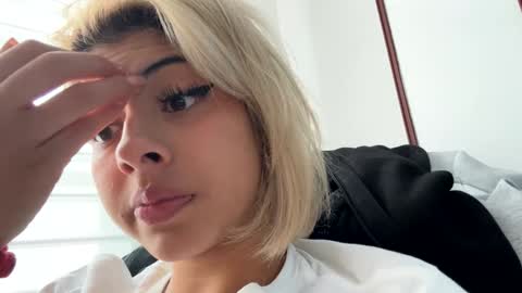 Snapshot of lizambarr chatting on January 1, 7:43 pm Lizeth online show from January 1, 7:43 pm