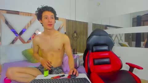 Snapshot of lizanddante chatting on February 6, 10:43 pm Liz and Dante online show from February 6, 10:43 pm