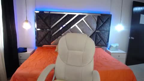 Snapshot of lizha_milf chatting on March 2, 2:43 pm Lizha online show from March 2, 2:43 pm