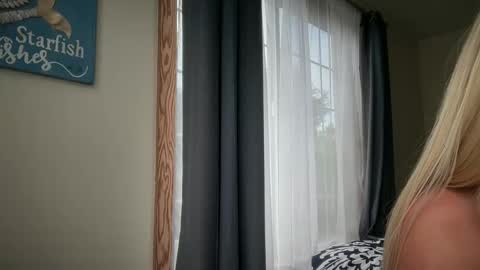 Snapshot of lizpurrxxx chatting on January 9, 6:47 pm Liz Purr online show from January 9, 6:47 pm