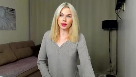 lizz or lisa online show from May 11, 7:11 pm