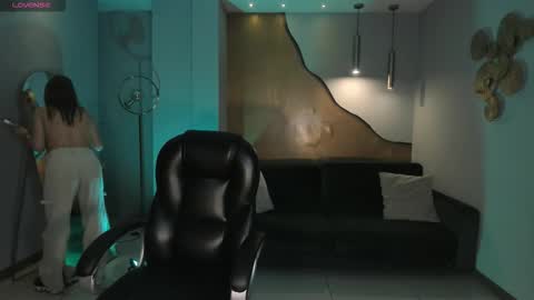 Lizz online show from December 16, 4:08 am