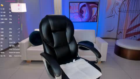 Lizzi  online show from November 12, 9:50 pm