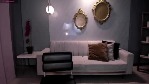 Lizzi  online show from November 24, 9:13 pm