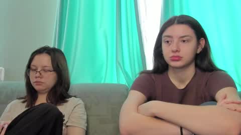 lizzi_muur online show from February 4, 10:10 am