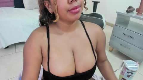 lizzie_williamss online show from March 28, 8:27 am