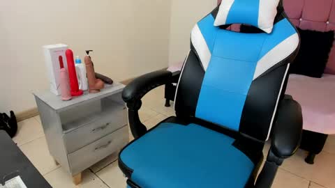 lizzie_williamss online show from April 18, 3:52 am