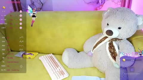 lizziee_m online show from May 13, 4:05 pm