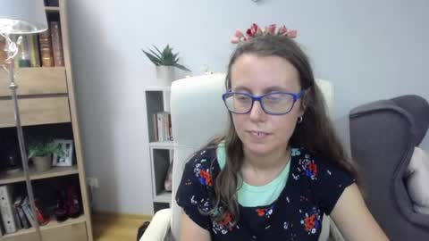 Lizzy online show from July 16, 10:40 am