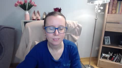 Lizzy online show from December 2, 5:48 am