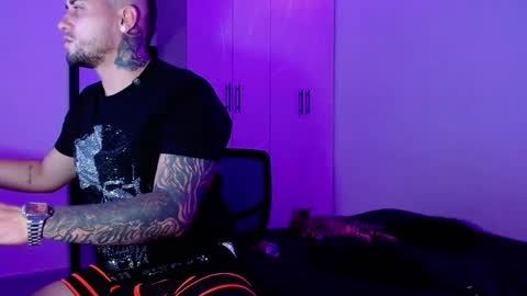 lliamm 2 online show from May 8, 5:24 am