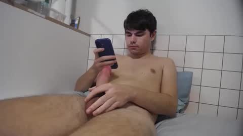 llouisll__ online show from November 27, 4:36 pm