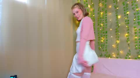 llovelymia online show from May 13, 3:38 am