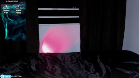 Snapshot of lnxmst chatting on December 23, 4:33 am Lynx Mist online show from December 23, 4:33 am