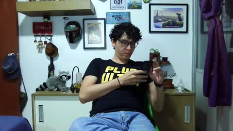 Snapshot of lobomx19 chatting on December 6, 12:29 am Lobo online show from December 6, 12:29 am