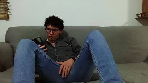 Snapshot of lobomx19 chatting on December 4, 2:47 am Lobo online show from December 4, 2:47 am