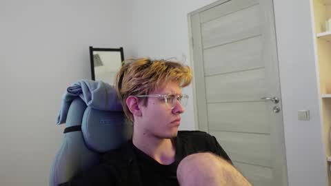 LOGAN FRASER online show from October 18, 1:26 pm