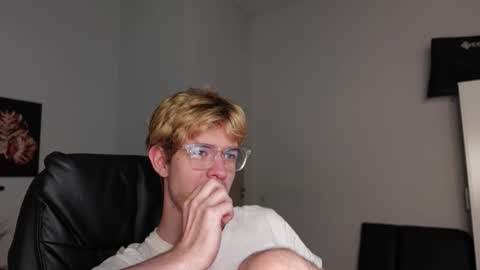 LOGAN FRASER online show from October 26, 2:39 pm