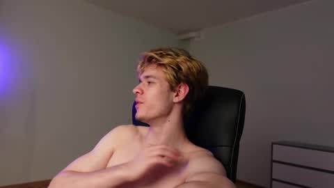 LOGAN FRASER online show from October 25, 1:22 pm