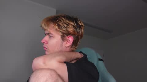 LOGAN FRASER online show from November 2, 2:28 pm