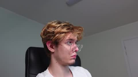 LOGAN FRASER online show from October 28, 3:13 pm