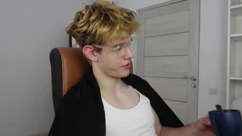 LOGAN FRASER online show from October 5, 12:35 pm