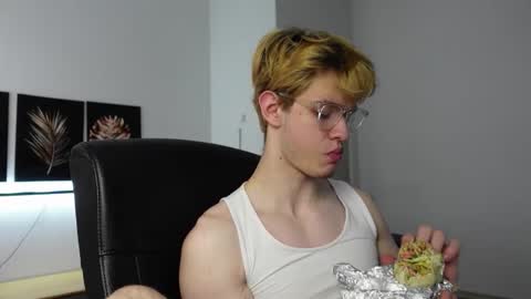 LOGAN FRASER online show from October 7, 7:59 am