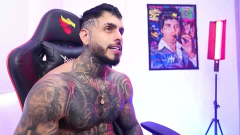 logan_hugh8 online show from December 22, 2:57 pm