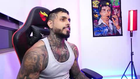 logan_hugh8 online show from October 22, 3:31 am